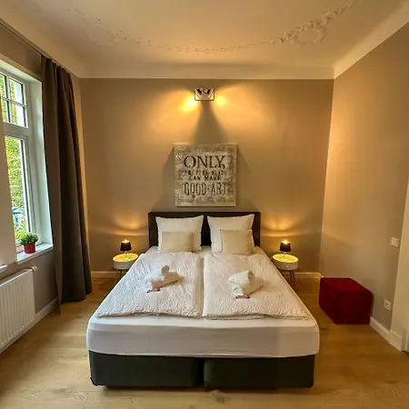 Uferresidenz - Altbau-juwel Mit Terrasse, Garten Und Wasserblick דירה *