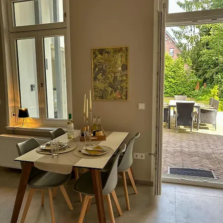 Uferresidenz - Altbau-juwel Mit Terrasse, Garten Und Wasserblick