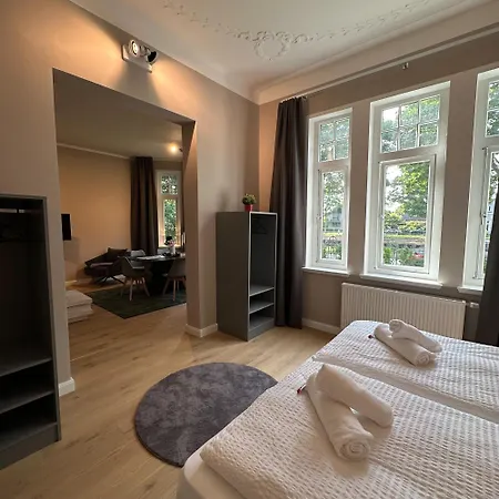 Uferresidenz - Altbau-juwel Mit Terrasse, Garten Und Wasserblick אולדנבורג
