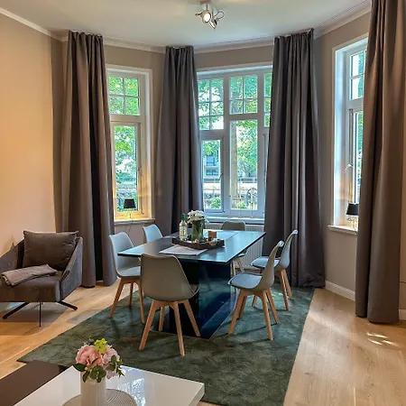 Uferresidenz - Altbau-juwel Mit Terrasse, Garten Und Wasserblick דירה