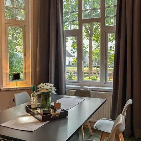 Uferresidenz - Altbau-juwel Mit Terrasse, Garten Und Wasserblick אולדנבורג
