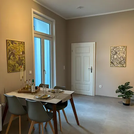Uferresidenz - Altbau-juwel Mit Terrasse, Garten Und Wasserblick דירה אולדנבורג