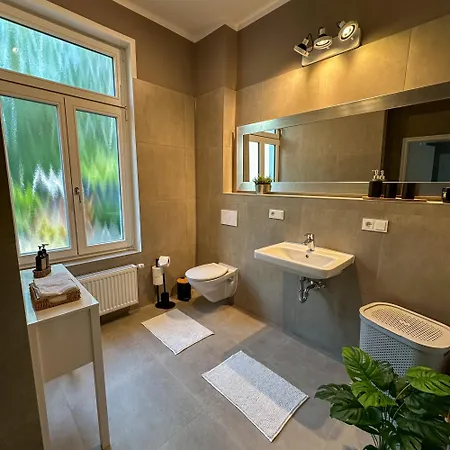Uferresidenz - Altbau-juwel Mit Terrasse, Garten Und Wasserblick דירה *