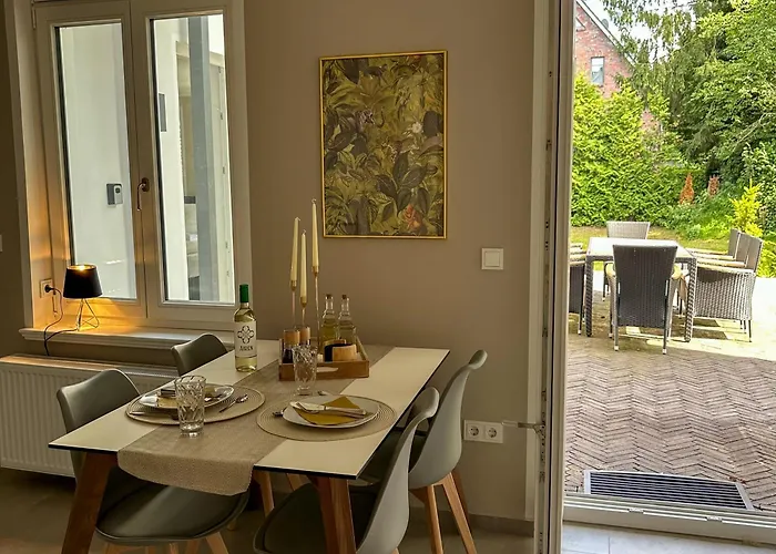 Uferresidenz - Altbau-juwel Mit Terrasse, Garten Und Wasserblick