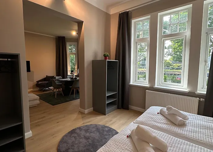 Uferresidenz - Altbau-juwel Mit Terrasse, Garten Und Wasserblick 奥尔登堡