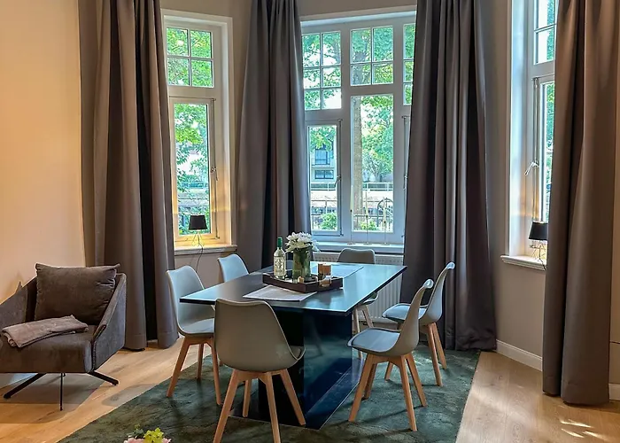 Uferresidenz - Altbau-juwel Mit Terrasse, Garten Und Wasserblick 公寓