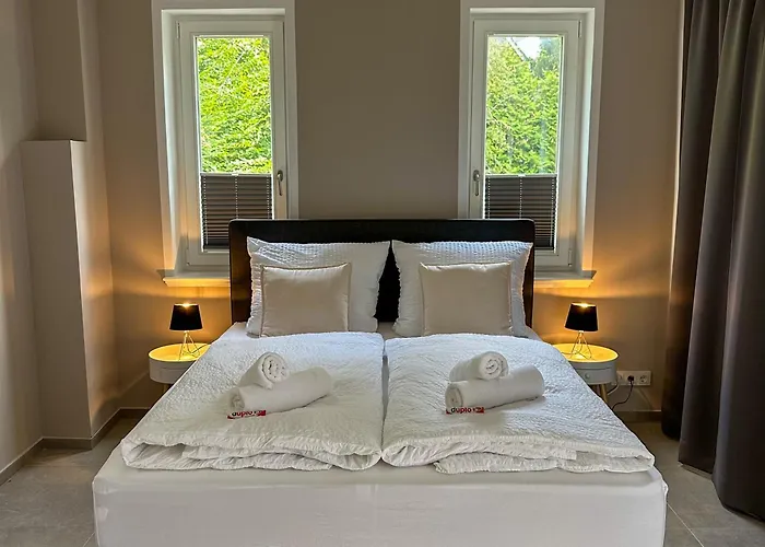 Uferresidenz - Altbau-juwel Mit Terrasse, Garten Und Wasserblick 公寓